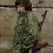 Русские не сдаются, патриотический, девушка в камуфляже, военная, боец, фотосессия с оружием