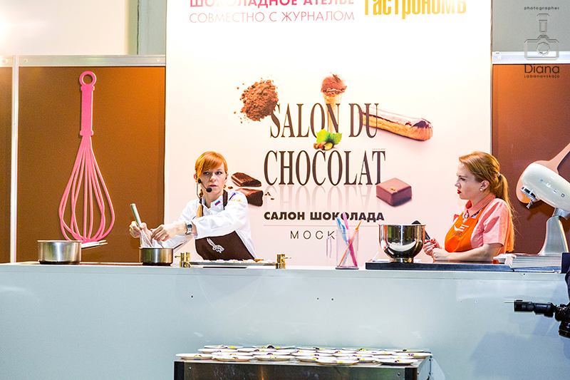SALON DU CHOCOLAT, салон шоколада в Москве, шоколад, выставка шоколада, какао-боб, шоколадные платья, дефиле, кондитерское шоу, конфеты, шоколатье, кондитеры, chocolate, cocoa, candy, chocolatier, pastry chef